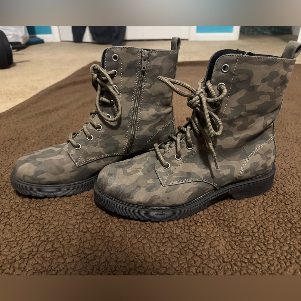 Camo combat boots